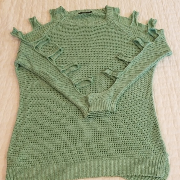 Cold Shoulder lightweight sweater - Picture 2 of 5